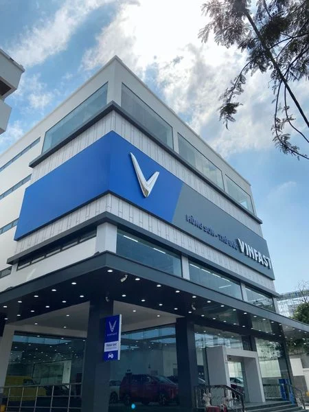 Mặt tiền showroom VinFast Hùng Sơn – Thủ Đức